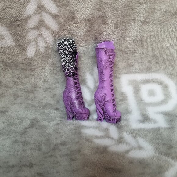 Ever After High Accessory Holly O'Hair Spring Unsprung Purple Floral Boots - Picture 3 of 5